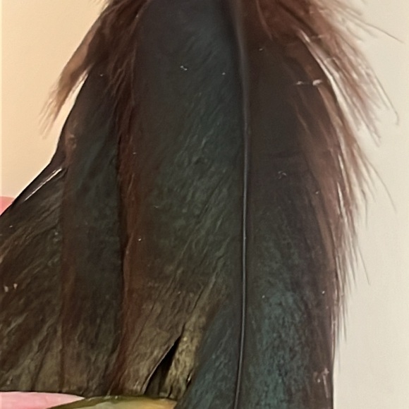 Vintage feathered, green gold drop earrings - Picture 10 of 10